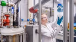 Persoon in OBBOTEC fabriek